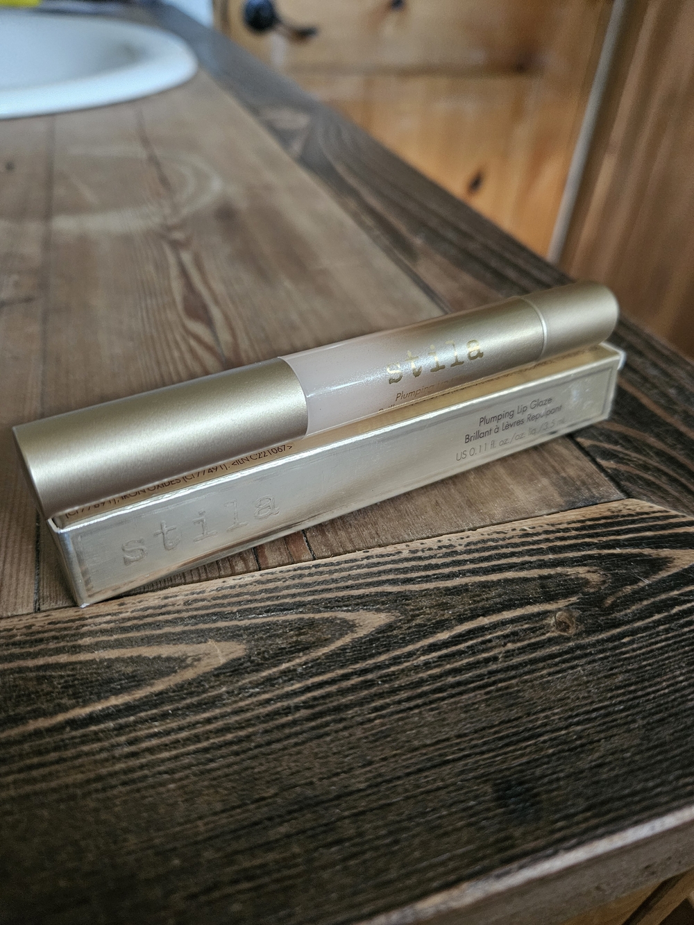 Stila Plumping Lip Gloss in Clear!